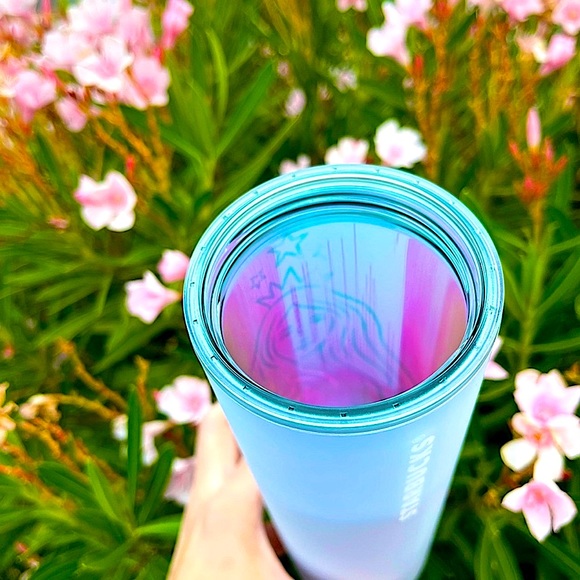 ✨🧜🏻♀️ NEW Starbucks holographic tumbler cup 🧜🏻♀️🤍💎💫 - Picture 7 of 10